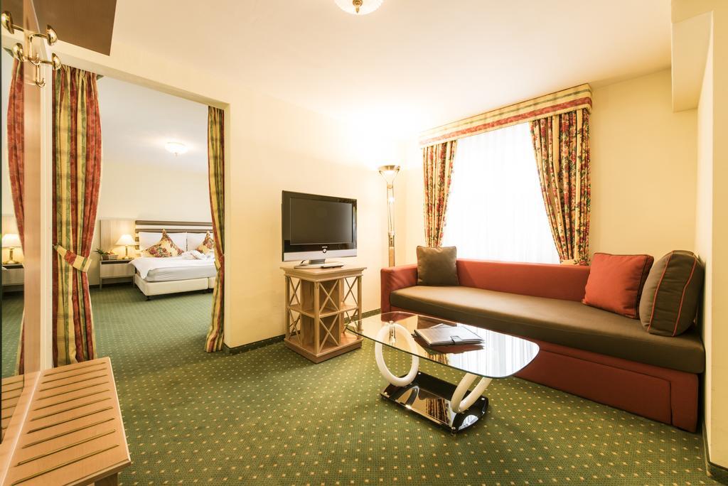 Posthotel Holiday Villa Ароса Екстериор снимка